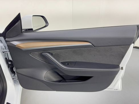 Used 2023 Tesla Model 3 Standard Range image 44