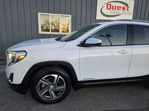 Used 2020 GMC Terrain SLT image 2