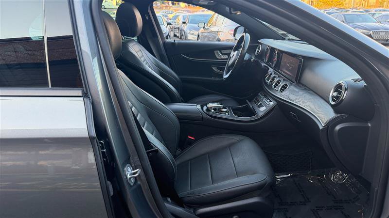 Used 2018 Mercedes-Benz E 300 image 6