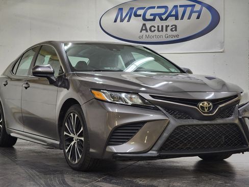 Used 2020 Toyota Camry SE FWD image 2