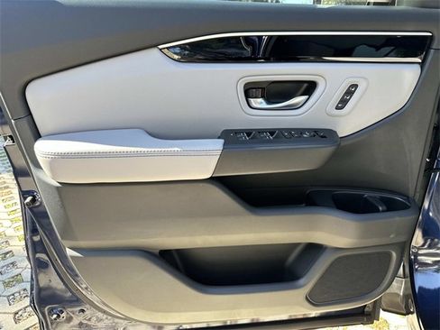 New 2025 Honda Pilot Touring image 18