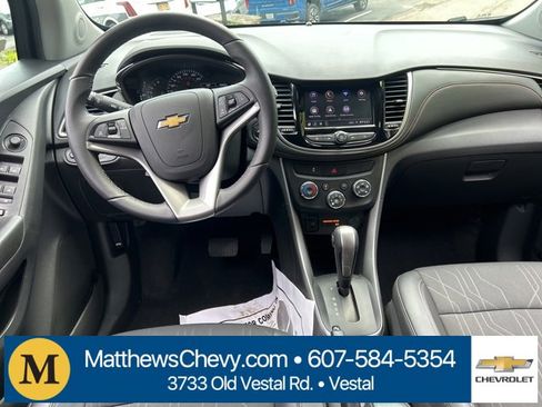 Certified 2022 Chevrolet Trax LT w/ LT Convenience Package image 19