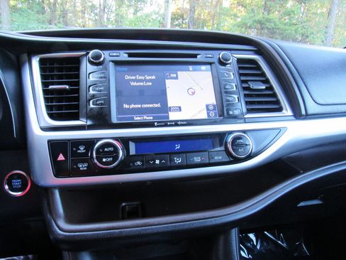 Used 2016 Toyota Highlander XLE w/ Protection Package #3 AWD/4WD image 11