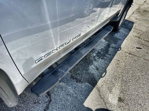 Used 2020 GMC Sierra 2500 Denali w/ Denali Ultimate Package AWD/4WD image 3