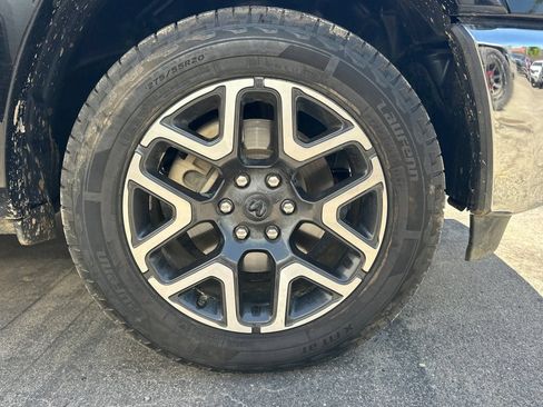 Used 2025 RAM 1500 Laramie AWD/4WD image 9