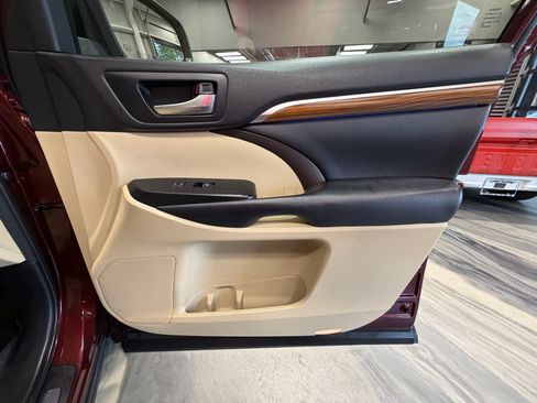 Used 2018 Toyota Highlander Limited AWD/4WD image 44