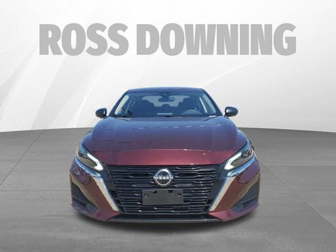 Used 2024 Nissan Altima 2.5 SV FWD image 2