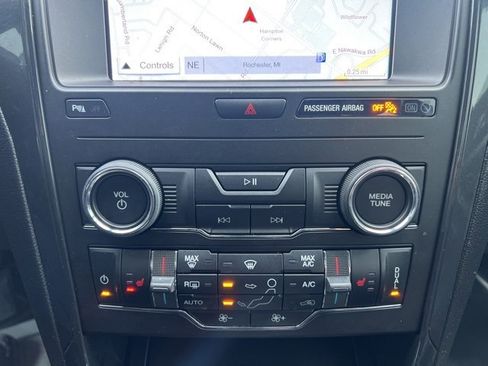 Used 2019 Ford Explorer XLT w/ Equipment Group 202A image 29