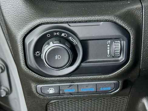 Used 2023 Jeep Wrangler Unlimited Sahara w/ Cold Weather Group AWD/4WD image 16