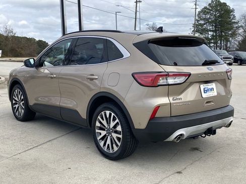 Used 2020 Ford Escape Titanium image 4