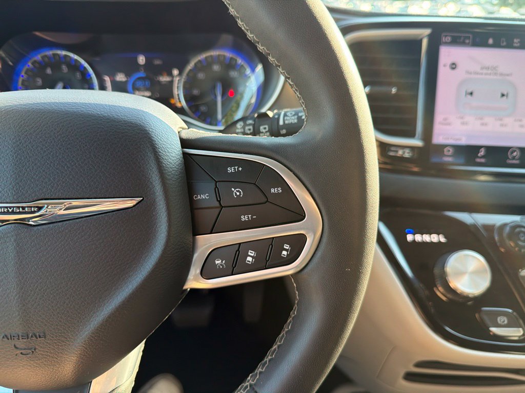 Used 2023 Chrysler Pacifica Touring-L FWD image 20