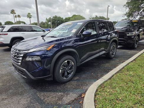 Used 2025 Nissan Rogue SV FWD image 3