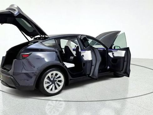 Used 2026 Tesla Model Y 2WD image 19