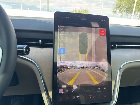 New 2025 Volvo EX90 Plus image 24