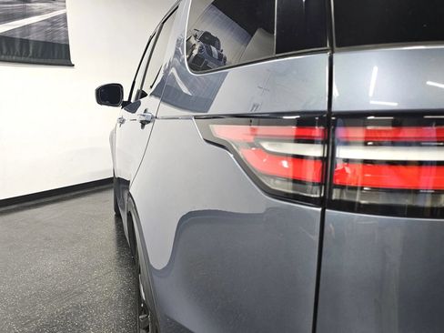 Used 2018 Land Rover Discovery HSE AWD/4WD image 25