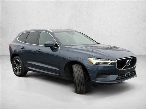 Used 2018 Volvo XC60 T5 Momentum w/ Convenience Package image 3