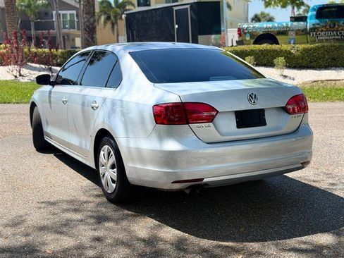 Used 2013 Volkswagen Jetta SE image 3