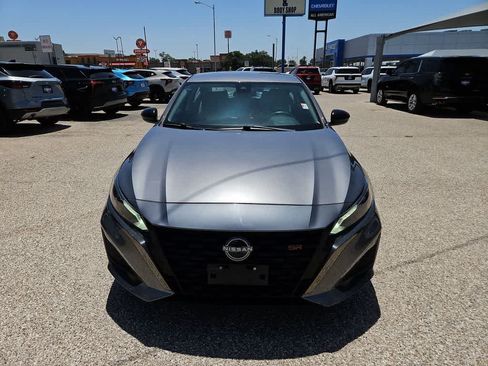 Used 2024 Nissan Altima 2.5 SR FWD image 3