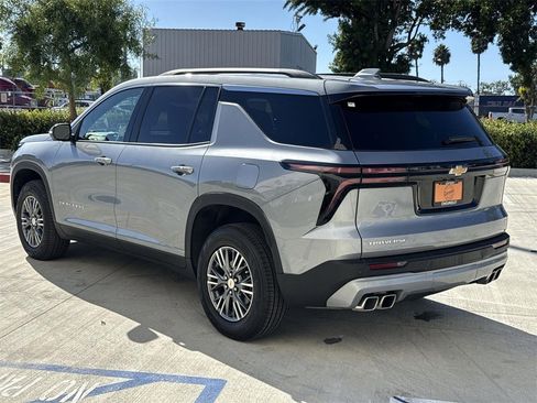 Used 2024 Chevrolet Traverse LT image 5
