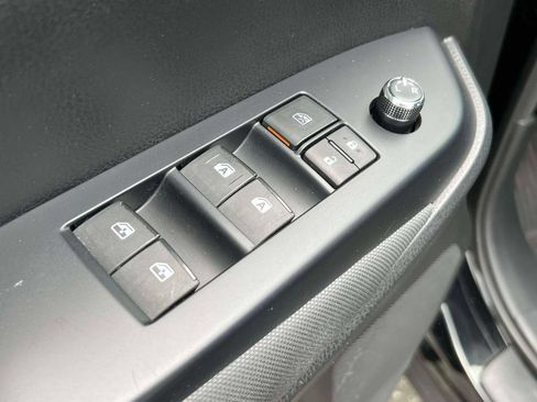 Used 2018 Toyota Highlander LE AWD/4WD image 18