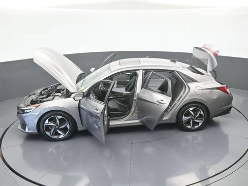 Used 2022 Hyundai Elantra Limited FWD image 65