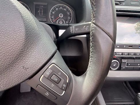 Used 2012 Volkswagen Eos Komfort FWD image 49