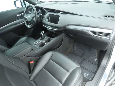 Used 2022 Cadillac XT4 Premium Luxury w/ Technology Package image 17