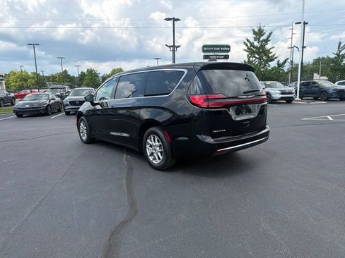 Used 2025 Chrysler Pacifica Select FWD image 15