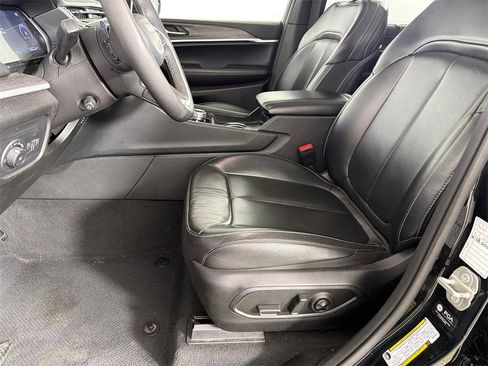 Used 2024 Jeep Grand Cherokee L Limited w/ Luxury Tech Group II image 11