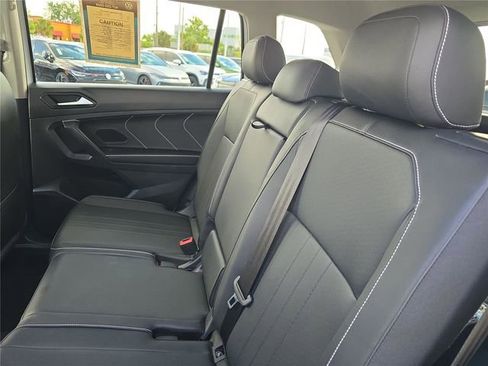 Used 2023 Volkswagen Tiguan SE FWD image 9