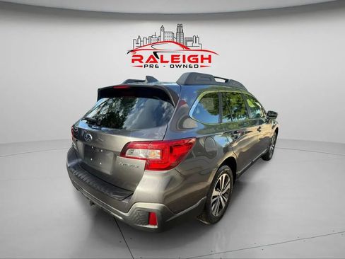 Used 2018 Subaru Outback 2.5i Limited image 4