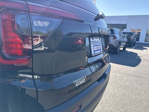 Used 2023 GMC Acadia SLE w/ Driver Convenience Package image 31