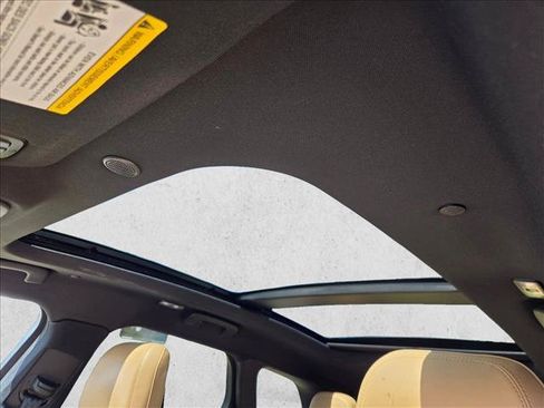 Used 2020 Lincoln Corsair Reserve w/ Rear Removable Package Tray FWD image 16