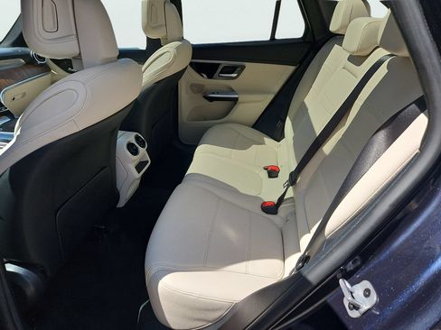Used 2023 Mercedes-Benz GLC 300 4MATIC image 35