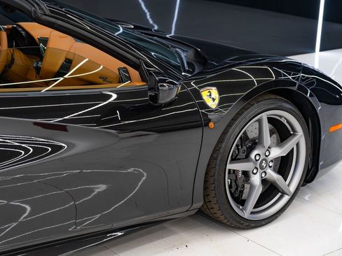 Used 2018 Ferrari 488 Spider RWD image 11