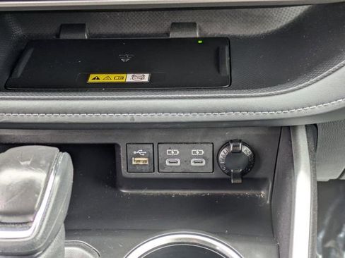 Used 2023 Toyota Highlander XLE image 18