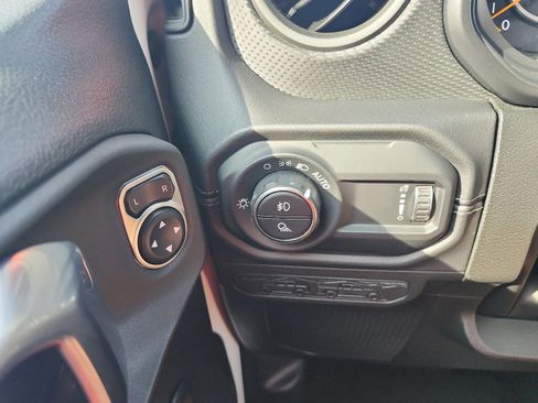 Used 2024 Jeep Gladiator Rubicon w/ Technology Group image 21