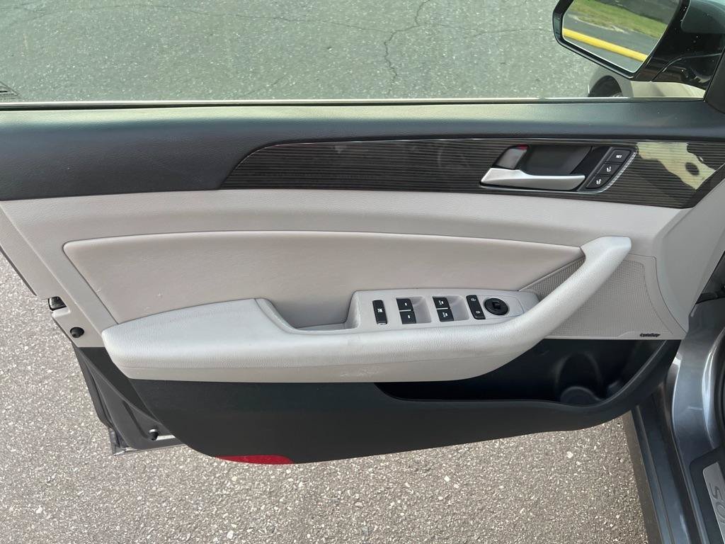 Used 2019 Hyundai Sonata Limited w/ Ultimate Package 04 FWD image 12