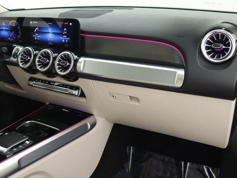 Certified 2022 Mercedes-Benz GLB 250 image 25