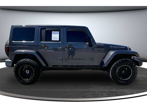 Used 2017 Jeep Wrangler Unlimited Rubicon w/ Connectivity Group AWD/4WD image 14
