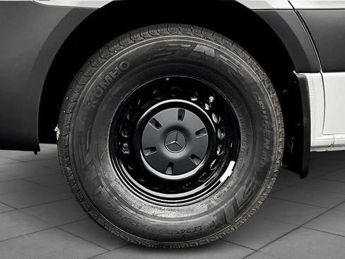 New 2025 Mercedes-Benz Sprinter 2500 image 17