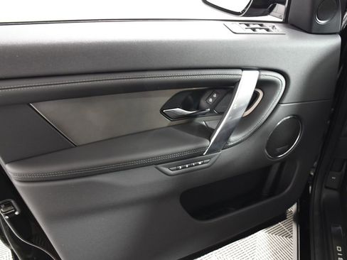 Used 2025 Land Rover Discovery Sport Dynamic SE image 14