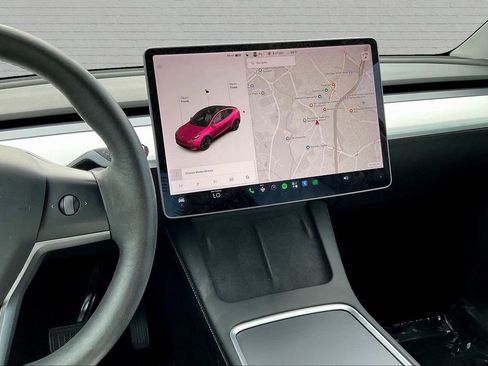 Used 2021 Tesla Model Y 2WD image 9