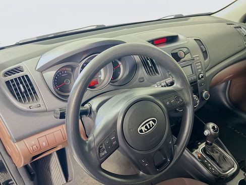 Used 2011 Kia Forte EX w/ Premium Pkg image 9