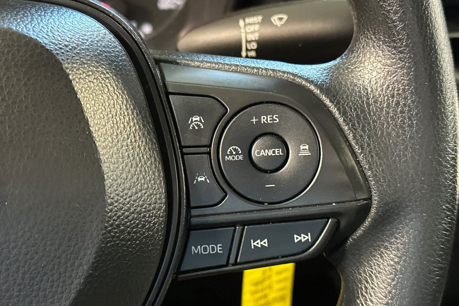 Used 2025 Toyota Corolla LE FWD image 54