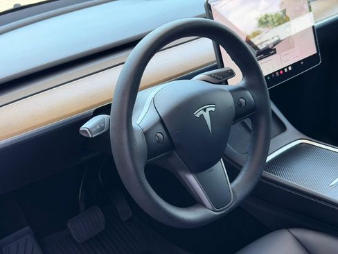Used 2022 Tesla Model Y Long Range AWD/4WD image 22