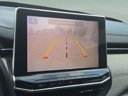 Certified 2024 Jeep Compass Latitude image 34