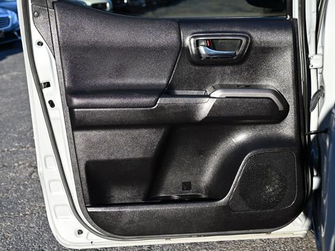 Used 2021 Toyota Tacoma TRD Sport w/ Technology Package image 42