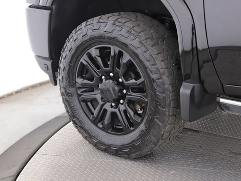 Used 2022 GMC Sierra 3500 Denali w/ Denali Black Diamond Edition AWD/4WD image 13