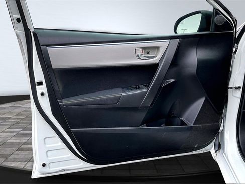 Used 2015 Toyota Corolla LE image 23